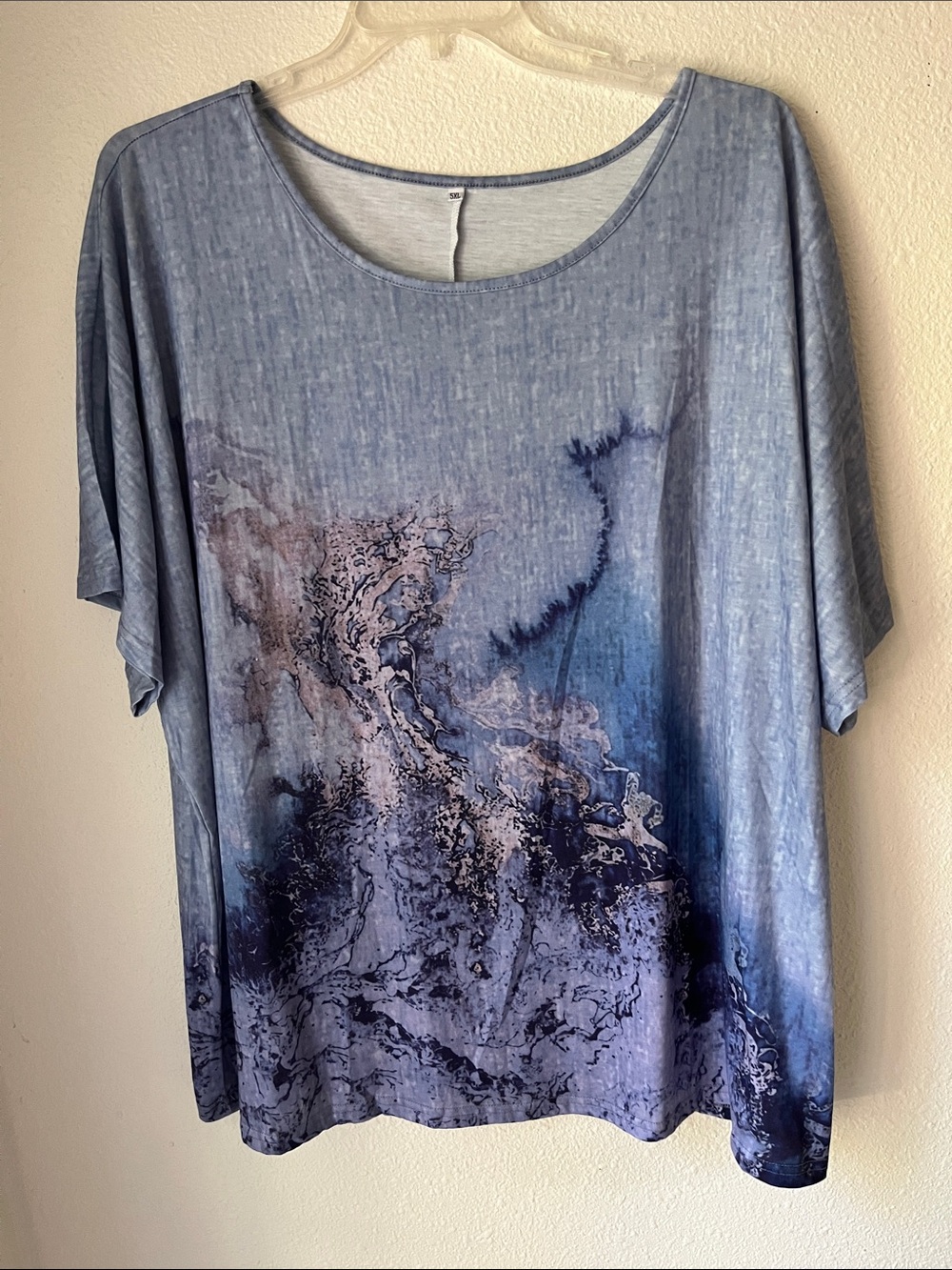 Women's Blue Marble Print Scoop Neck Top